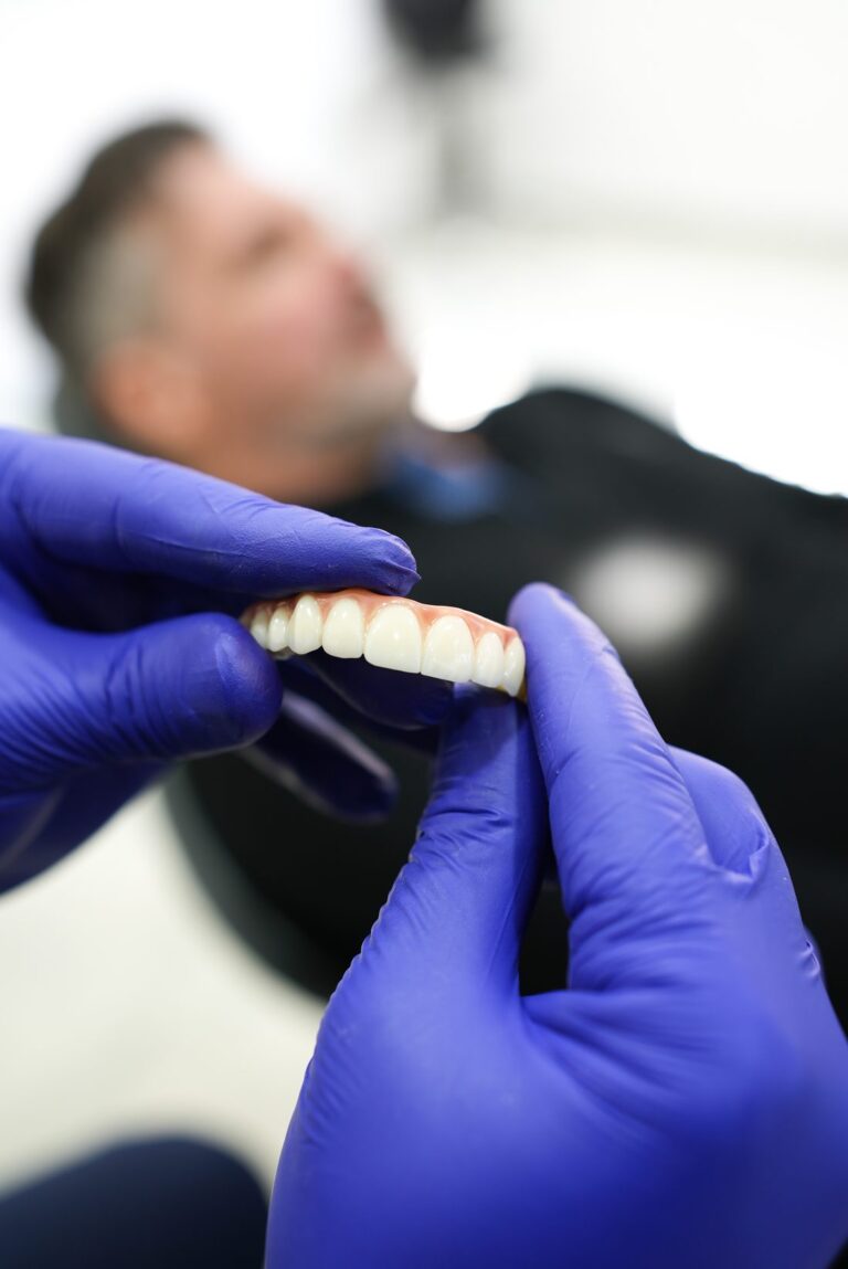 Antalya’da Diş Kliniği Nasıl Seçilir? 2026 Kontrol Listesi: Belgeler, Sorular ve Uyarı İşaretleri