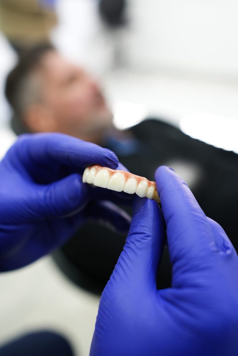 İmplant Sonrası İltihap (Peri-implantitis) 2026: Belirtiler, Nedenler, Tedavi ve Önleme