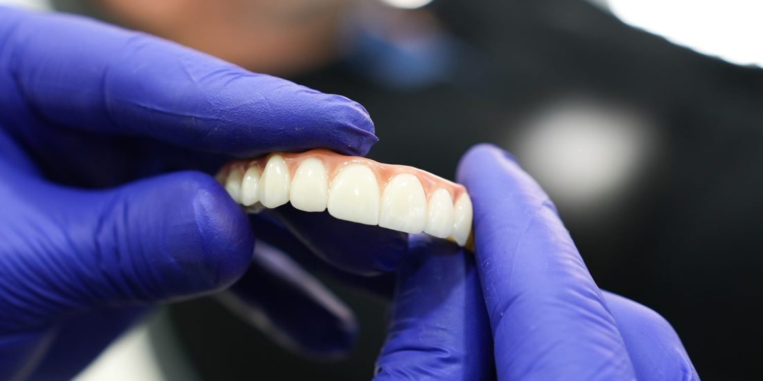 antalya-dis-klinigi-profesyonel-stom-dental.jpg